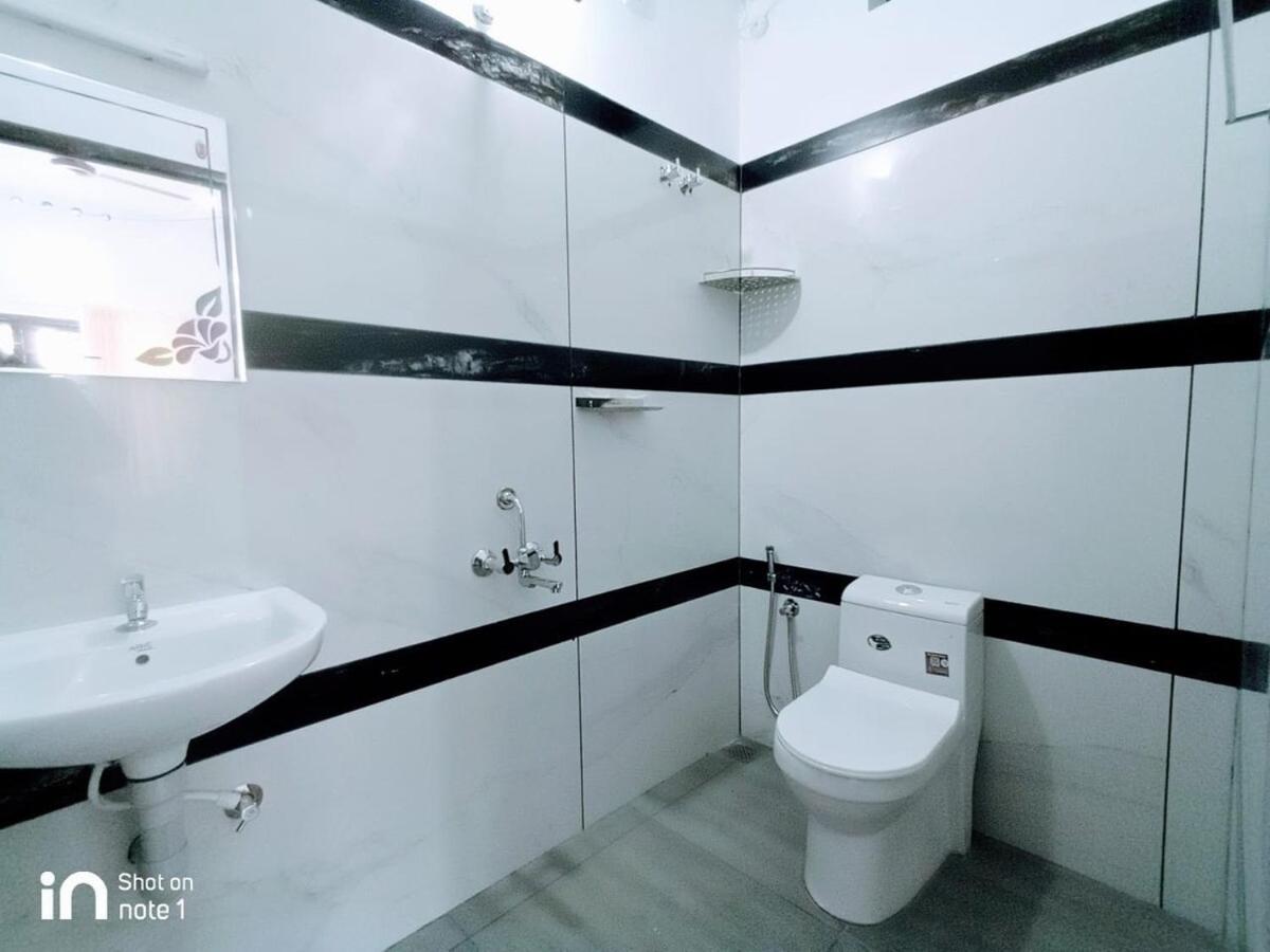 Elamkulam Penthouse - 3Bhk Ac With Kitchen - Kochi Apartment Chottanikara Ngoại thất bức ảnh