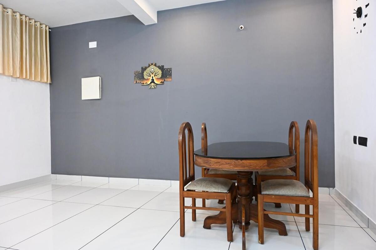 Elamkulam Penthouse - 3Bhk Ac With Kitchen - Kochi Apartment Chottanikara Ngoại thất bức ảnh