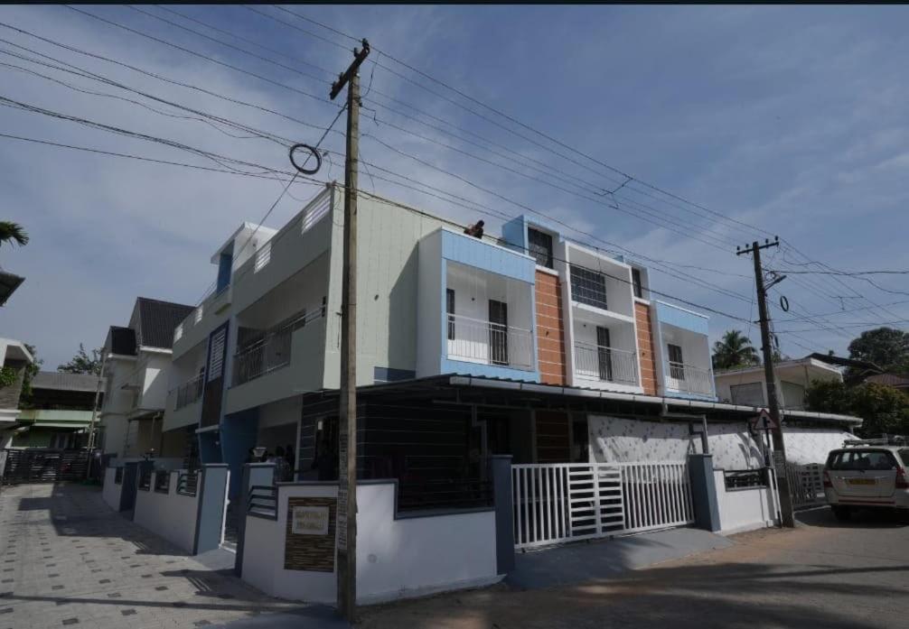 Elamkulam Penthouse - 3Bhk Ac With Kitchen - Kochi Apartment Chottanikara Ngoại thất bức ảnh